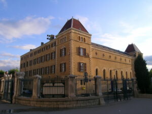The tertiaries in Lyon 2